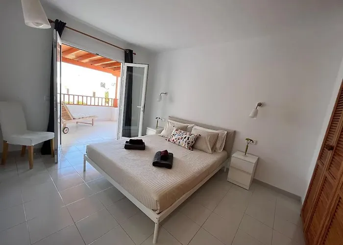 Anna With Heated Pool Vila *