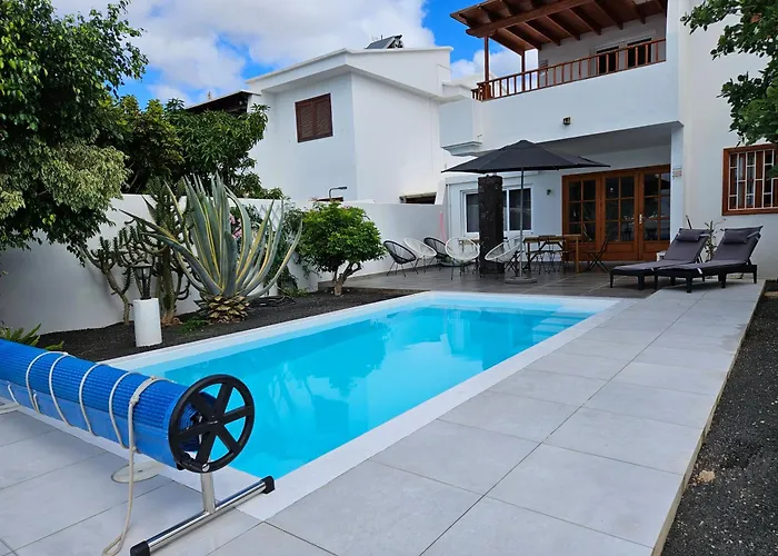 Anna With Heated Pool Vila